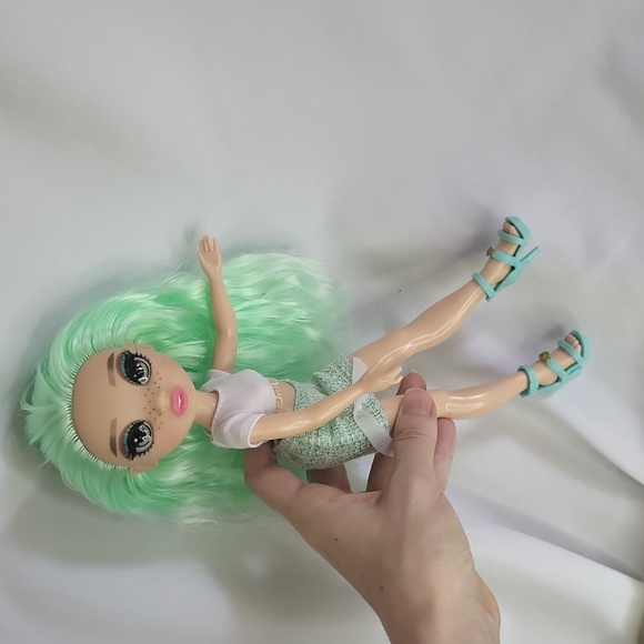 Rainbow High Daphne Minton Doll Adult Owned Great Condition 11" - Picture 8 of 14